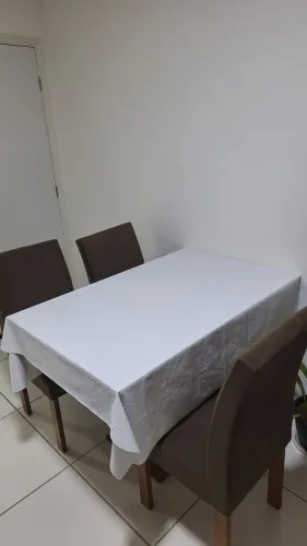 Mesa com 4 cadeiras*