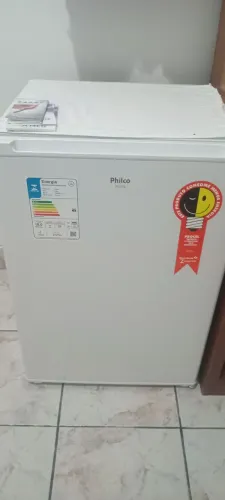 Vende-se frigobar seminovo no estado de saída de loja.