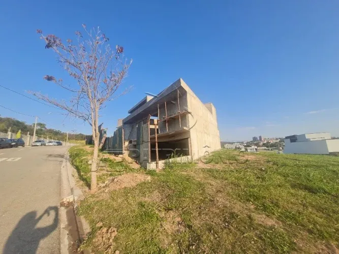 CASA ASSOBRADADA EM CONDOMINIO COM 3 SUITES; BOUGAVILLE; ALEM PONTE; SOROCABA; LESTE