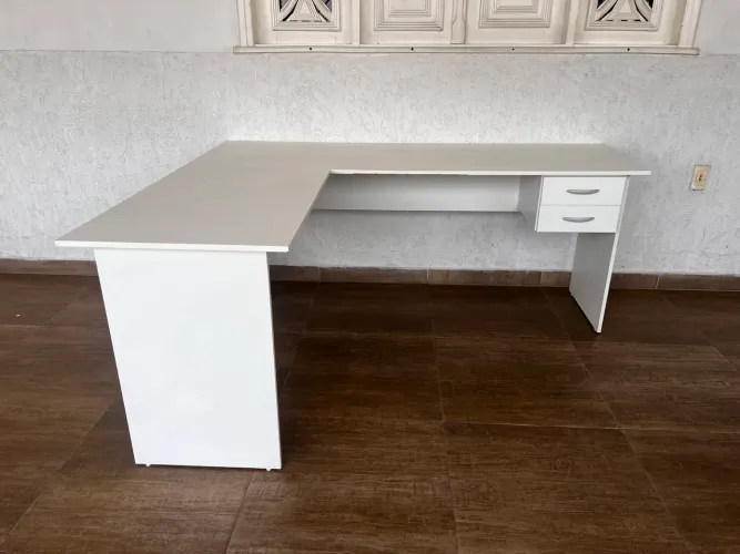 MESA EM L 