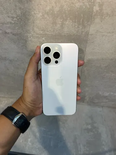 iPhone 15 Pro Max 1T Bateria 87%