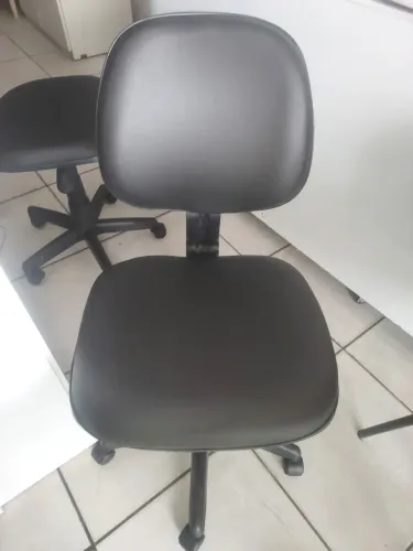 Cadeira giratória p/ escritorio ou estudo nova
