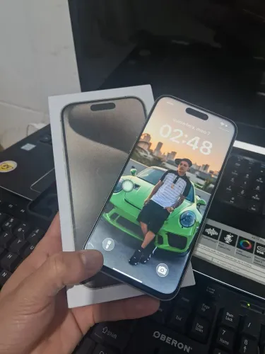 IPhone 15 pro max em sistema de Android
