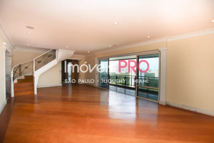 Cobertura duplex com 610 m² no Alto da Boa Vista, pronto para morar.