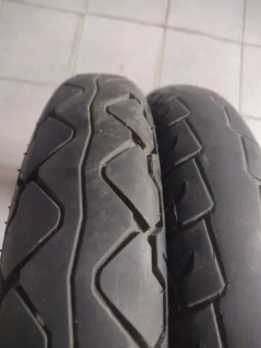 Vendo um par de pneu para biz e pop.
