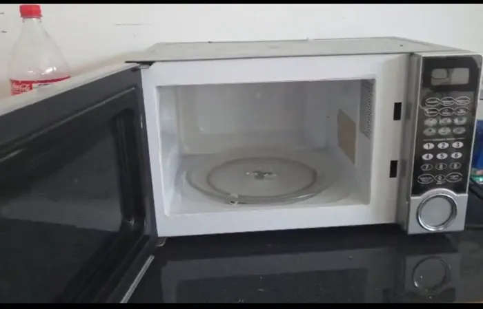Vende-se Micro-ondas 220w