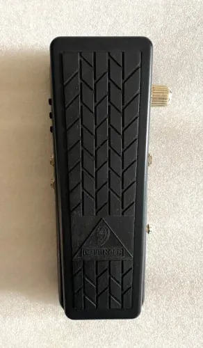 Pedal Wah Behringer Hellbabe