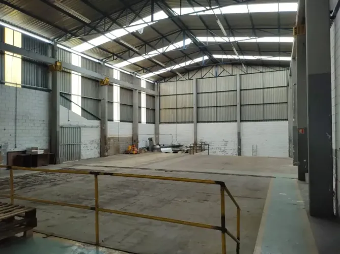 GALPÃO COM 1.200m² - ESCRITÓRIOS - DOCA - RECEPÇÃO - ESTACIONAMENTO - JD. SÃO CARLOS - SOR