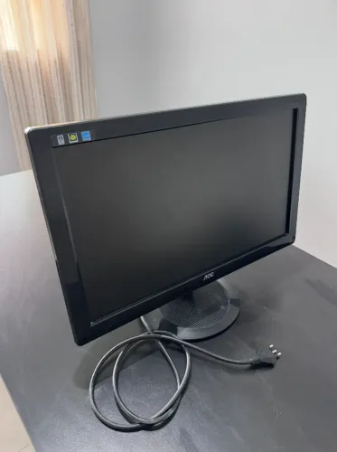 Monitor AOC 18,5 - Widescreen com cabo de energia