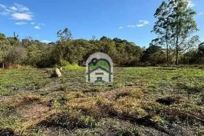 Chácara de 1.000m² com Água Corrente em Esmeraldas/MG - Terreno 100% Plano