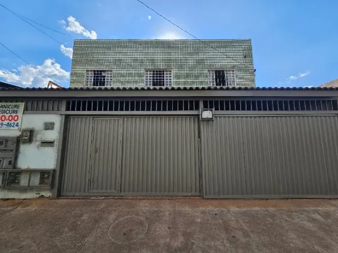 Vendo um Prédio com 5 Apart 4 de 2 Quartos e 1 de 1 Quartos na QD 418 na Santa Maria DF