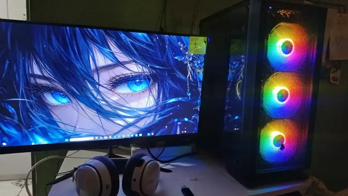Monitor gamer 300hz novo, incluindo braço mecânico novo na caixa.
