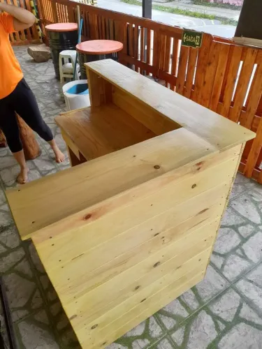 Balcão de madeira de canto L