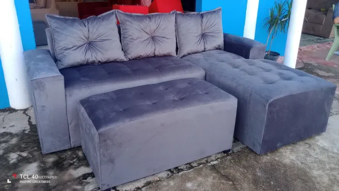Sofá Chaise com puff grande 