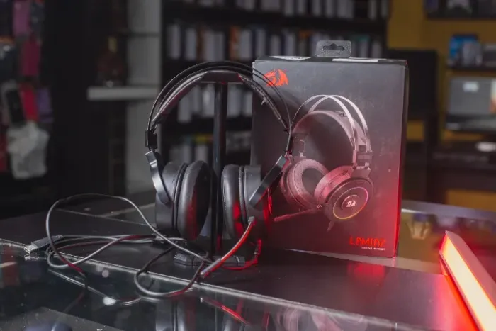 Headset Gamer Redragon Lamia, RGB, Surround 7.1, Drivers 40mm, USB, Preto