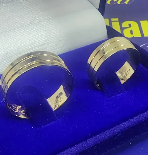 Alianças Casal Noivado Casamento Bodas Ouro 18 Kilates Peso 7.10 Gramas 6 mm Detalhes de 2