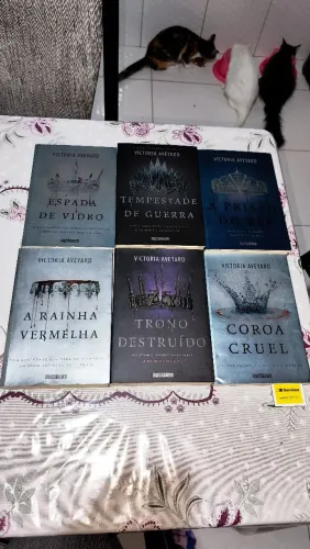 Livros Rainha Vermelha - Victoria averyard