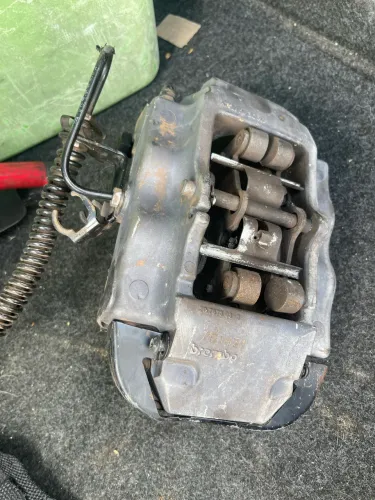 Pinças de freio 4 pistão brembo com adaptador Marea