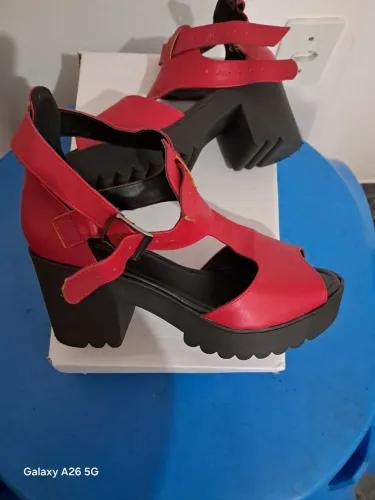 Sandalia tratora super confortável