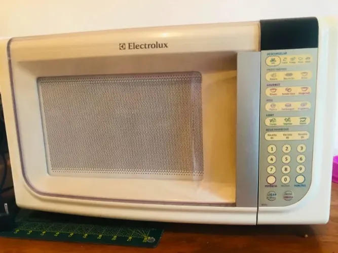 Microondas eletrolux 31L