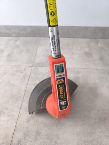 Aparador de grama elétrico bipartido Apb 1000t Tramontina 1000w 220v