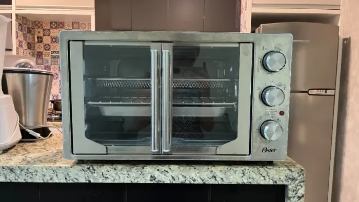 Forno e fritadeira sem óleo Oster, 127 V