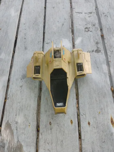 Vendo um veículo dos comandos em açao da marca estrela dos anos 80 
