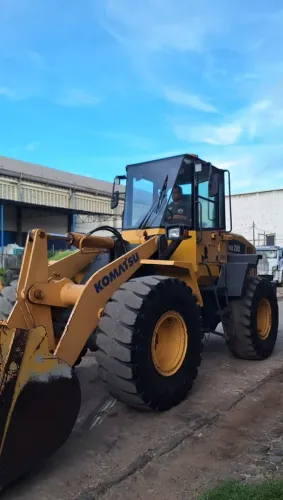 PÁ CARREGADEIRA KOMATSU WA200 / 2007