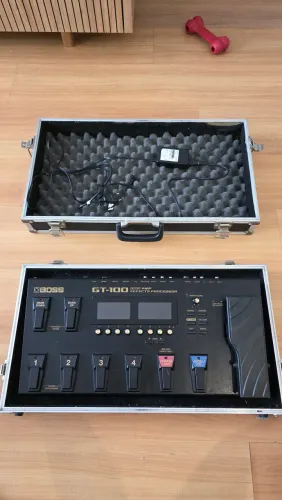 Pedaleira Boss GT 100 + Fonte Original + Hard Case (BÔNUS!)