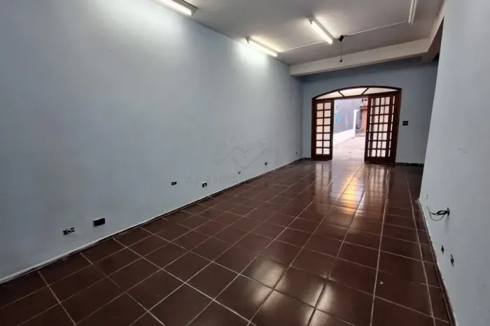 Casa térrea com 02 dormitórios para venda ou locação, 207m² na Vila Curuçá - Santo André/S