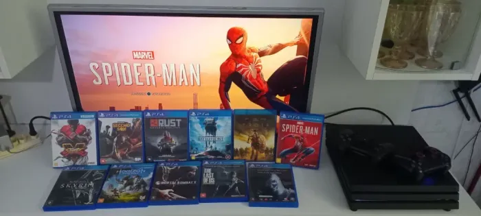 PS4 Pro + 2 Controles + 10 Jogos Físicos + Capa