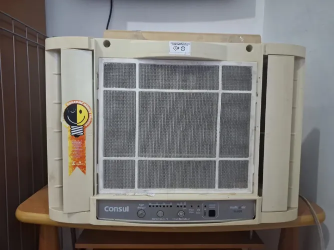 Ar condicionado Consul 7500btus<br>700 reais