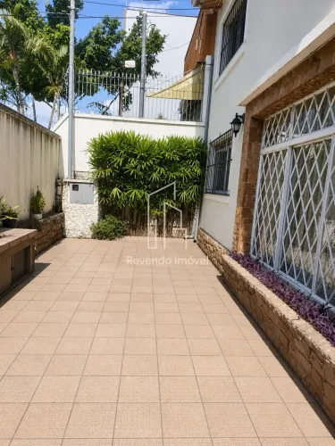 Casa à venda no Bom Retiro, São Paulo-SP! Espaçosa, confortável e com 4 quartos. Venha con