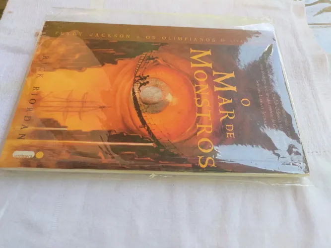 Livro mar de monstros - Volume 2 - Rick Riordan