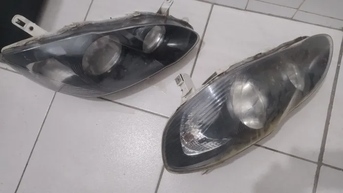 FAROL COROLLA 2005