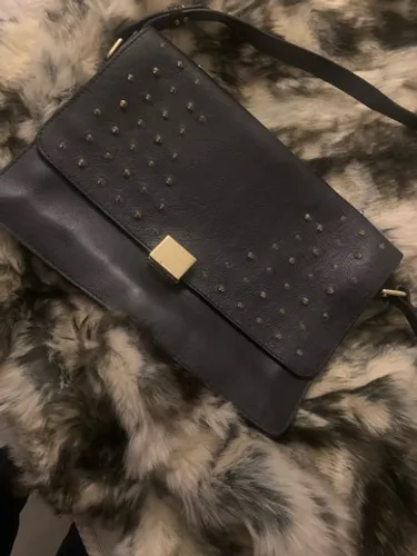 Bolsa da marca Schütz em couro