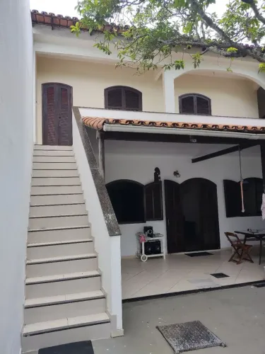 Excelente casa próx. a praia do Forte com piscina !