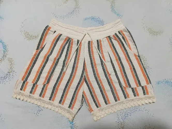 Short curto feminino listrado