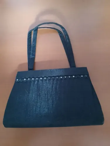 Bolsa de mão preta elegante de mão e ombro, sem uso