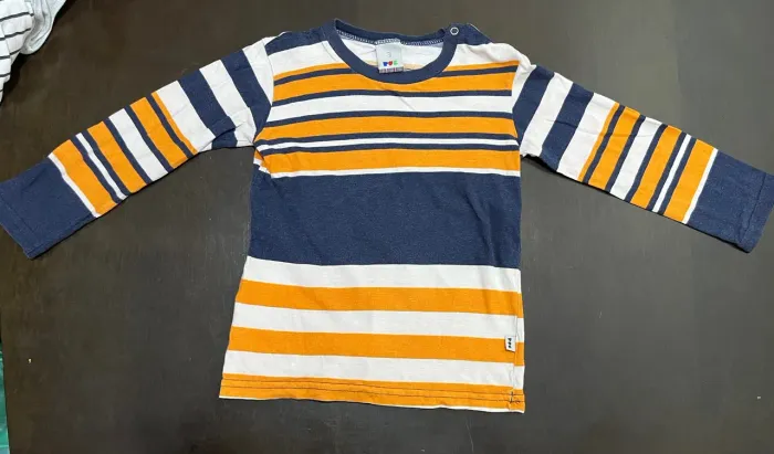 Camiseta listrada infantil tamanho 3 marca PUC