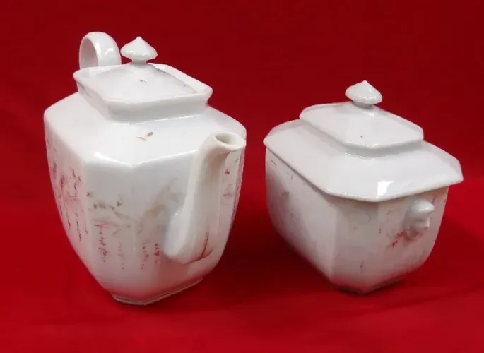Porcelana, BULE e CAIXA para CHÁ. Antigos