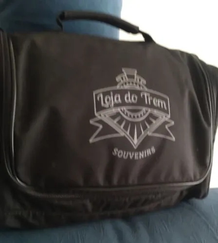 Souvenir oficial natureza sobre trilhos.