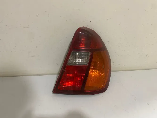 Lanterna direita Clio Sedan 2001/2002/2003/2004/2005/2006/2007/2008/2009