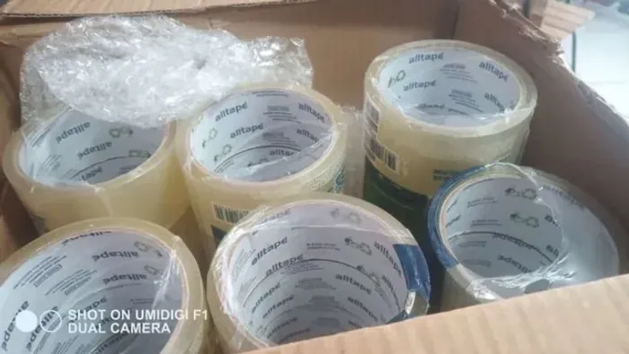 rolo de fitas pra embalar caixas , unidade ou fardo , transparente , forte