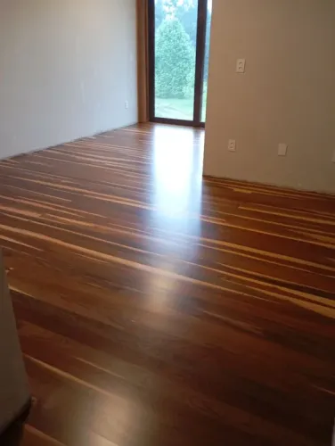 Lixamento de tacos e assoalho