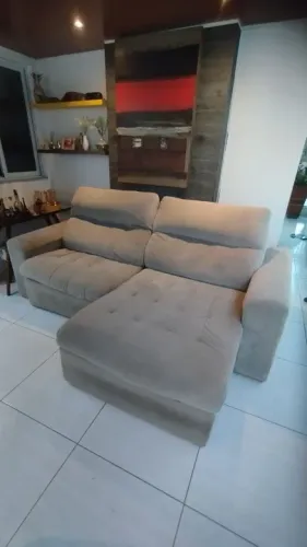 Sofá em Suede Bege 4 Lugares