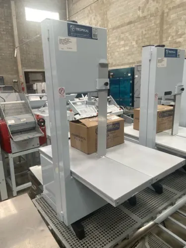 TK608 SERRA FITA MESA LAM. 2,05M MESA MÓVEL COM PICADOR - TROPIKAL 