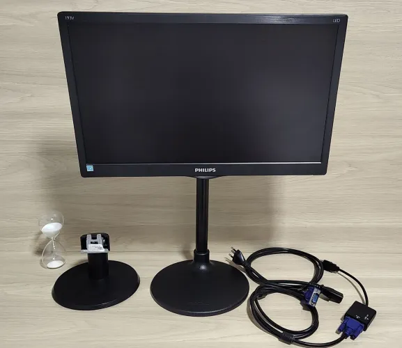 BARBARA! MONITOR PHILIPS 193V LED MAIS SUPORTE DE AVATRON