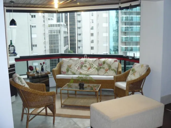 Apartamento à venda na Rua Jesuíno Arruda, Itaim Bibi, São Paulo