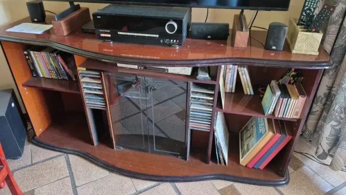 Rack para TV e equipamentos na cor Mogno